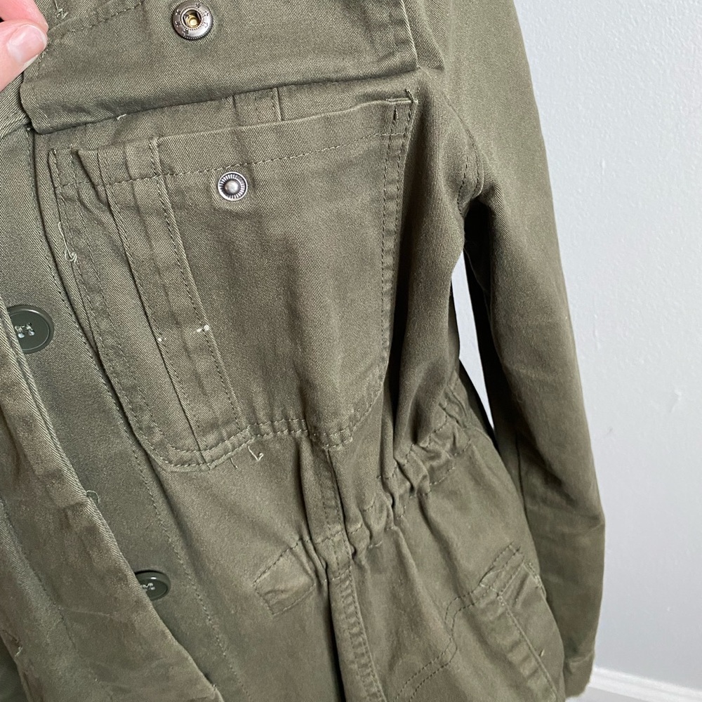 green jacket - Picture 2 of 4